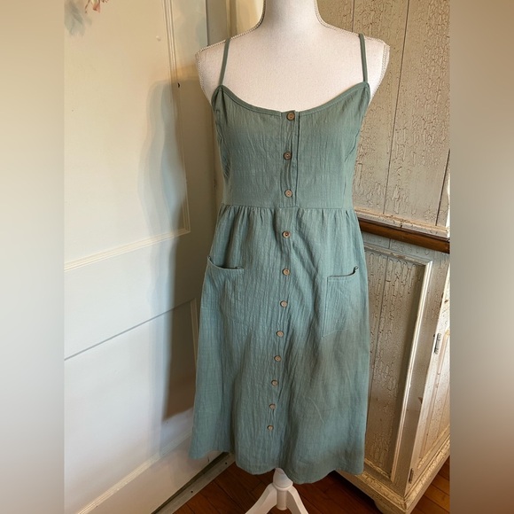 Dresses & Skirts - Msquared Green Midi Dress with Elegant Silhouette